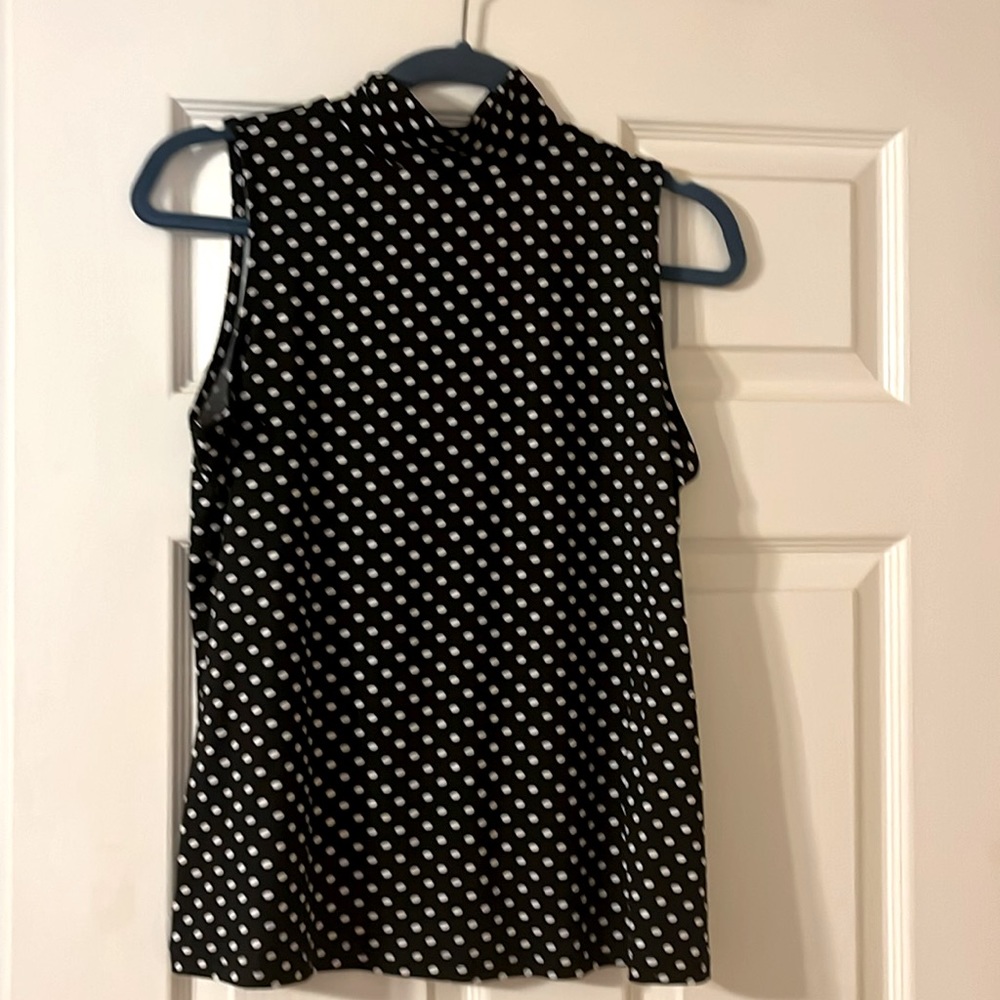 Adorable easy to wear polka dot shirt.